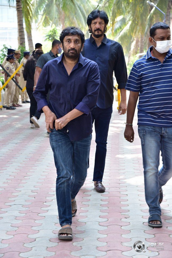 Celebrities-pay-homage-to-superstar-Krishna